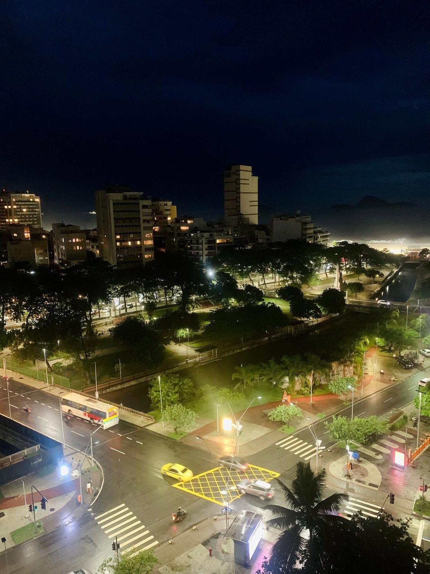 Apartamento Leblon - Recem Reformado Com Vista Fantastica! *